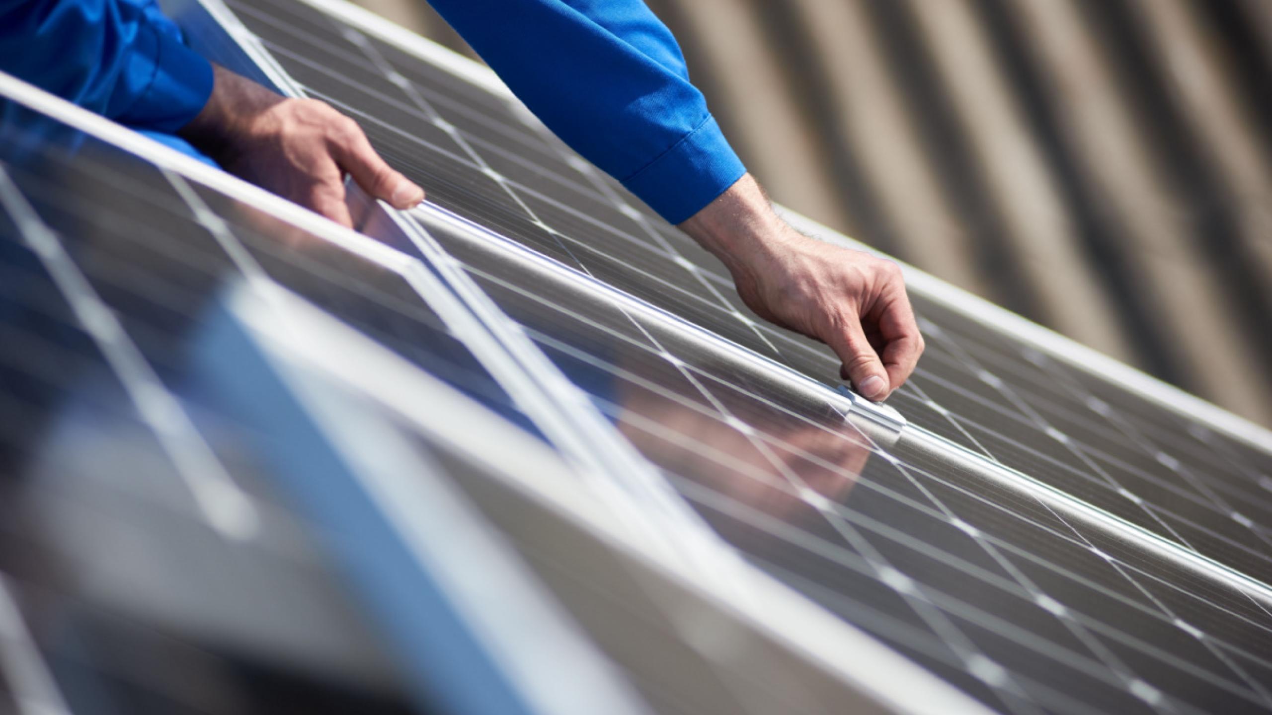 Verbod op het plaatsen van zonnepanelen op asbesthoudende daken